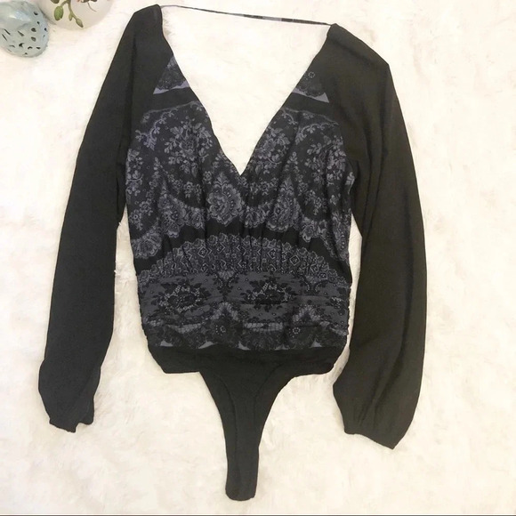 bebe | Purple & Black Lace Print Bodysuit - Picture 4 of 4